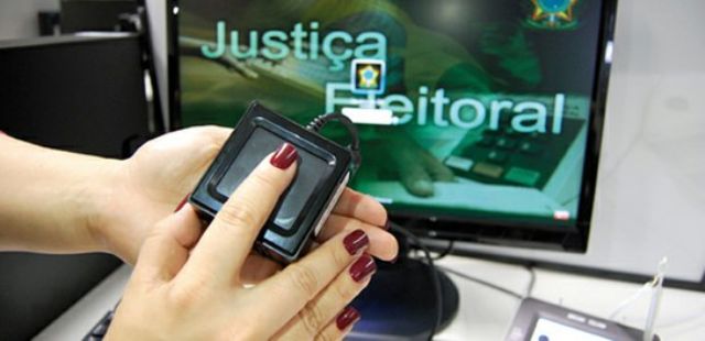 Cartrio Eleitoral de Santa Cruz do Rio Pardo alerta sobre o cadastro da biometria